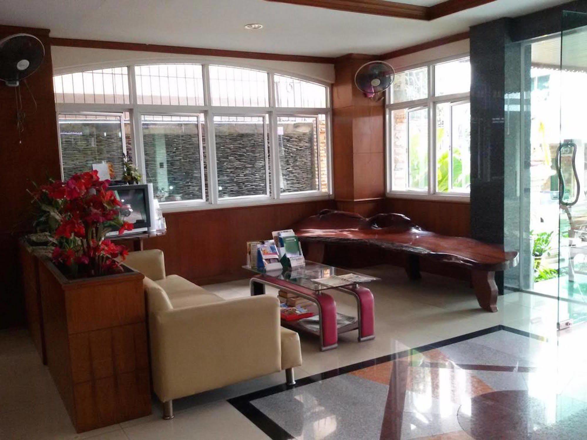 Rattakit Mansion Aparthotel Pattaya Bagian luar foto